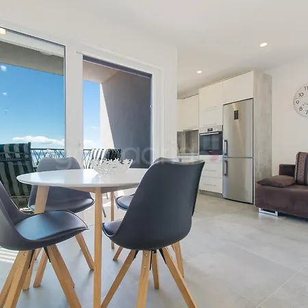 Appartement Sea View Leana *