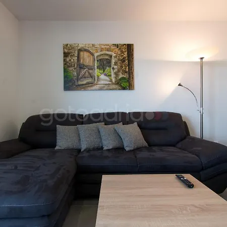 Sea View Leana Апартаменти