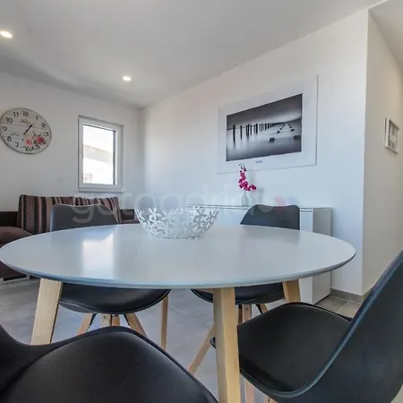 Sea View Leana Апартаменти Макарська