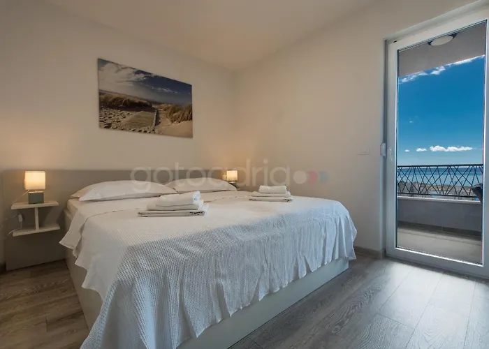 Apartment Sea View Leana *